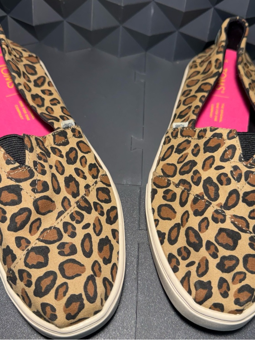 Tom’s Leopard Print Slip-On Canvas Shoes - Women - size 7